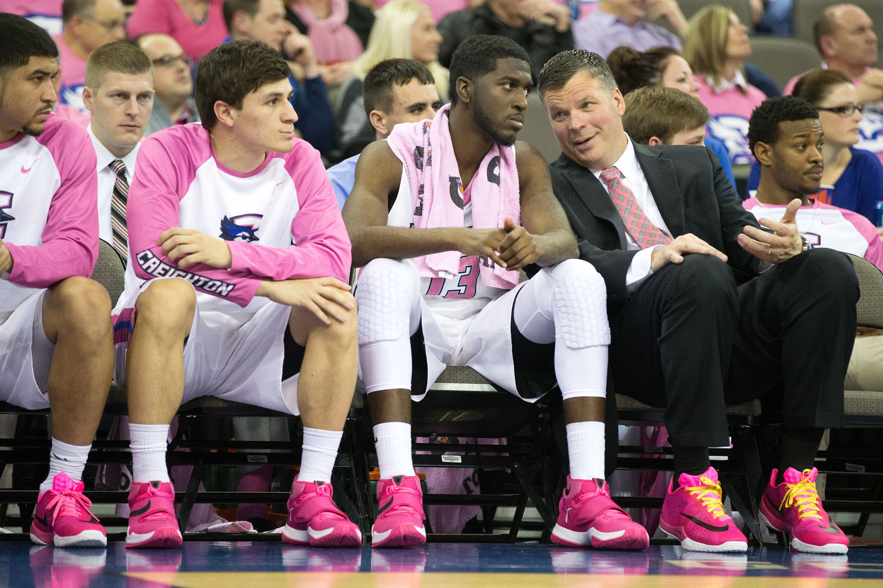 georgetown basketball pink shoes 2019