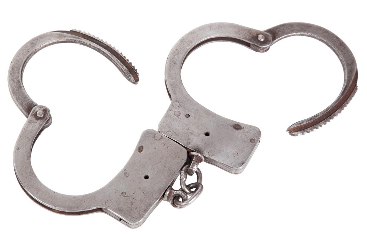Omaha mall security guard arrested after chasing, threatening suspected shoplifters