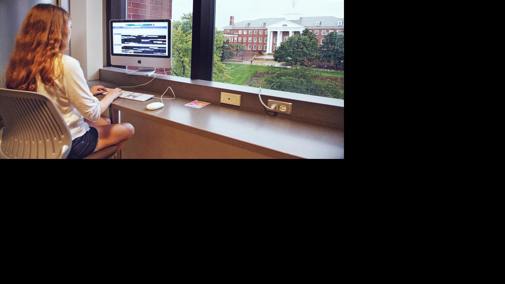 STUDENT_ONLINE_ON_CAMPUS[67].jpg