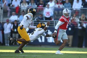 FOOTBALL-NCAA/