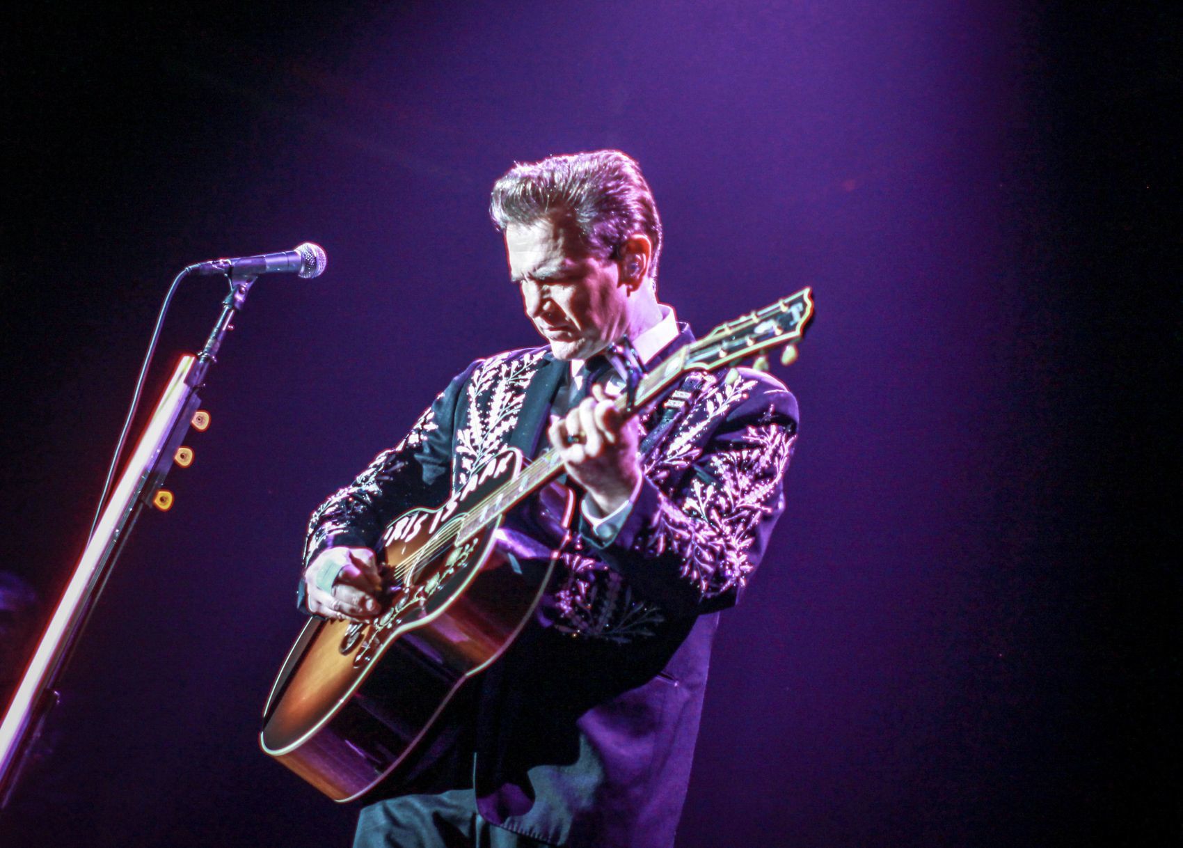 Q&A: 30 Years Since 'Wicked Game,' Chris Isaak Reflects On The Song's ...