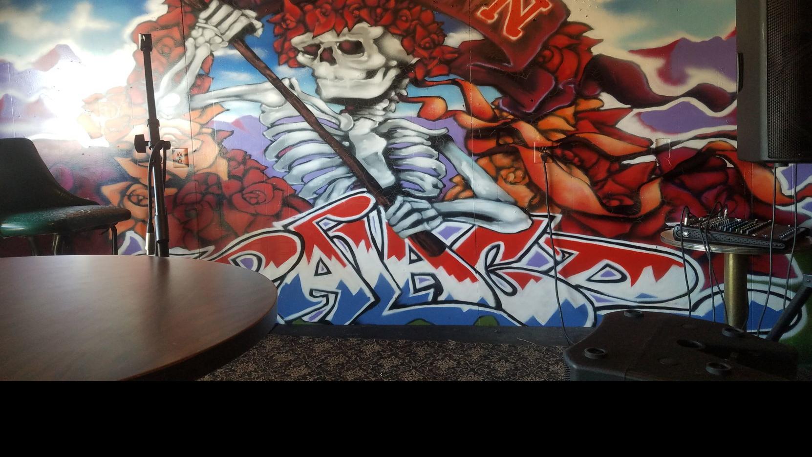 Nightlife Review Grateful Dead Themed Brokedown Palace Is Worthy