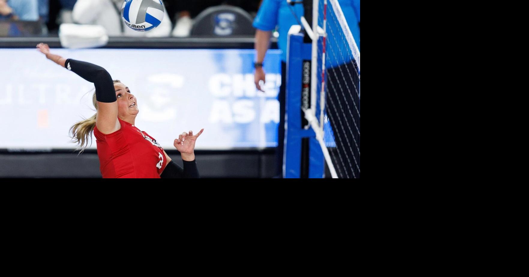 Amie Just und Sam McKewon diskutieren, wie das Volleyballteam der ...