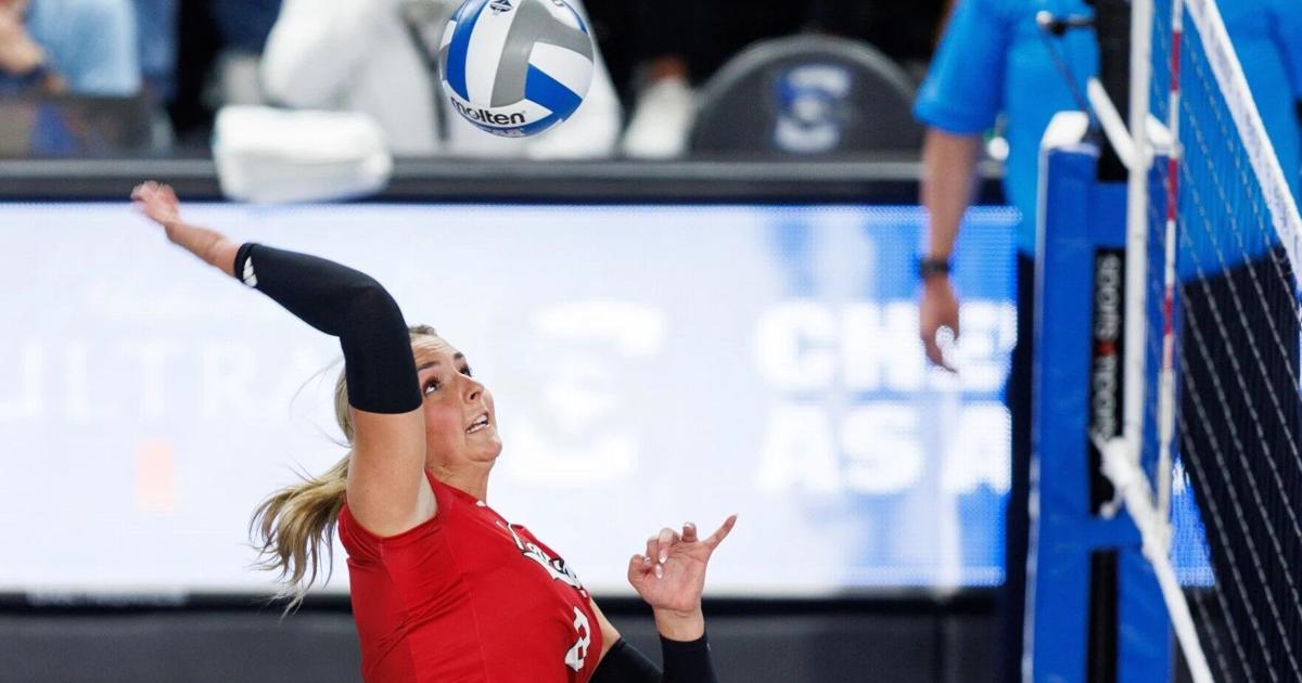 Amie Just und Sam McKewon diskutieren, wie das Volleyballteam der ...