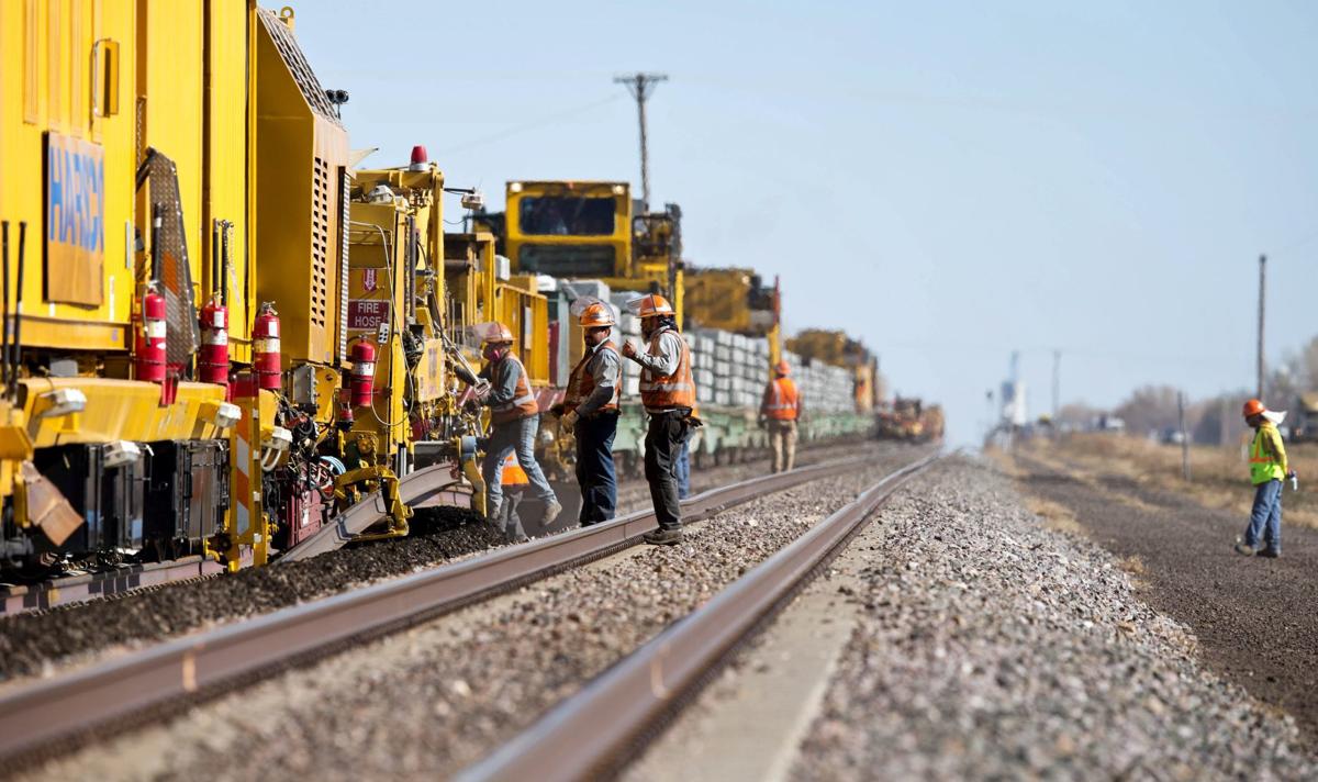 Union Pacific, BNSF paying bigger hiring bonuses amid labor shortage