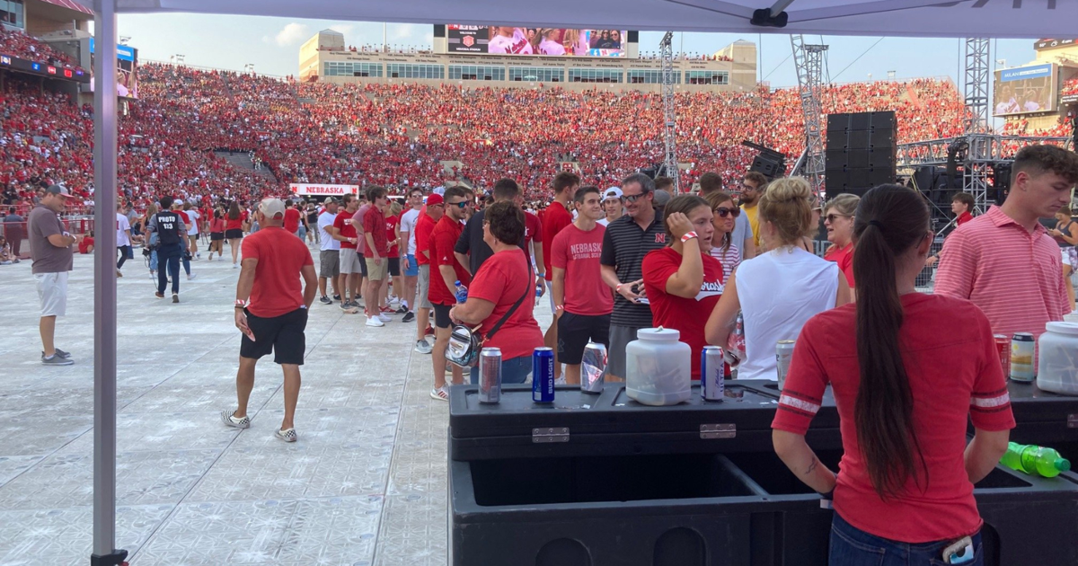 Nebraska-Football-Fans können am Samstag erstmals Bier im Memorial Stadium ...