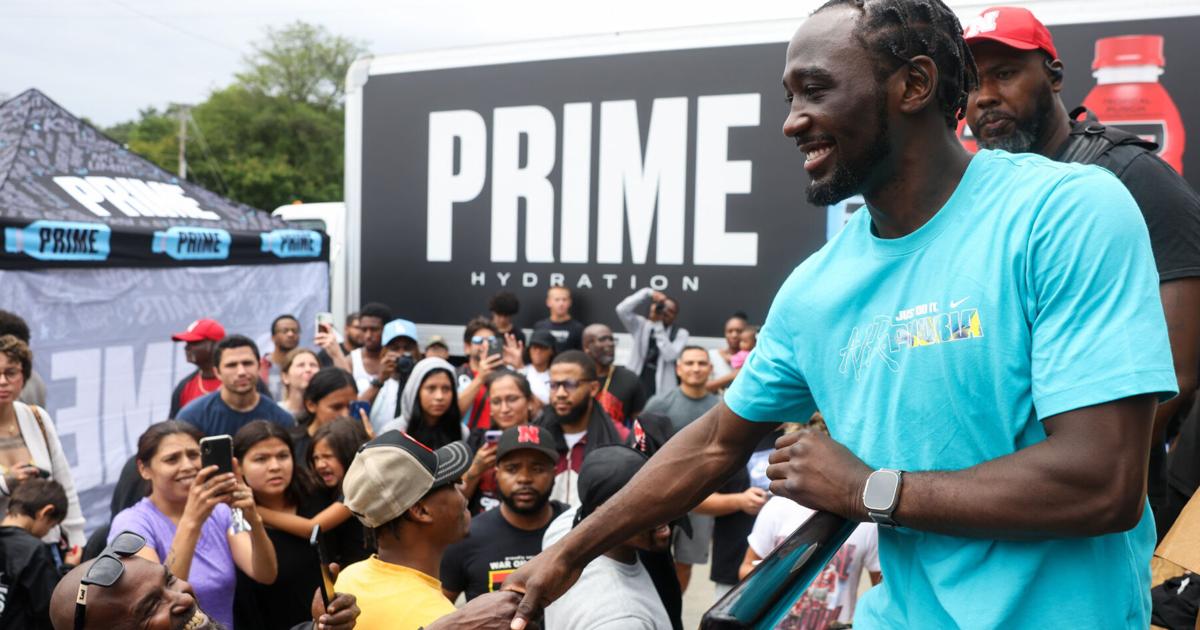 Boxweltmeister Terence „Bud“ Crawford wird bei der Abschlussfeier am ...
