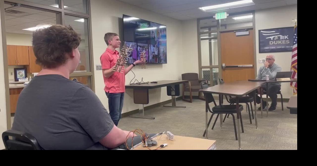 York Middle School science students explore coding with micro:bits