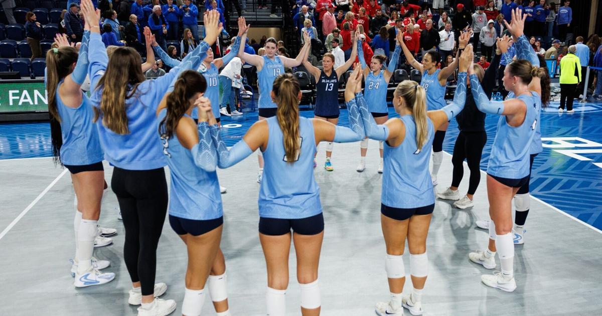 Die Volleyballmannschaft der Creighton University (Nr. 10) hat ihre erste ...