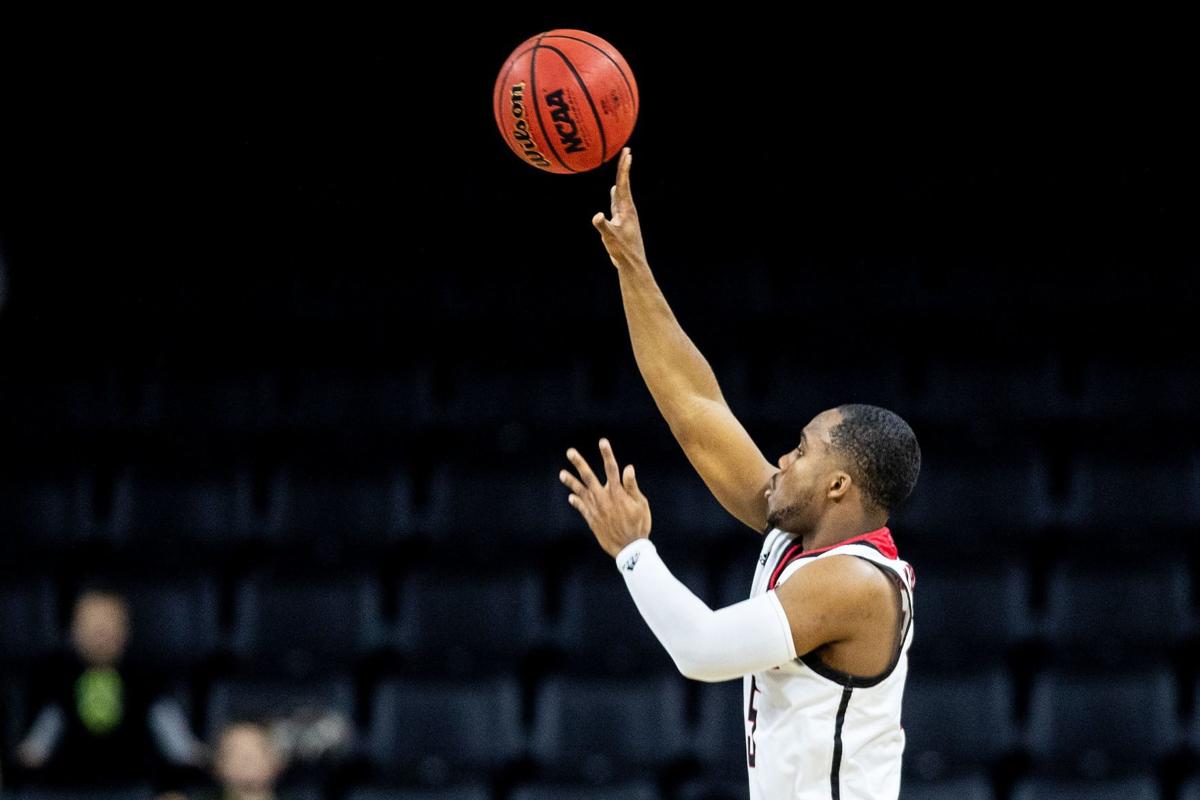 Uno Basketball S Two 1 000 Point Scorers Are Ready For Mavs