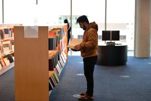 Patron_Reading_Central.jpg