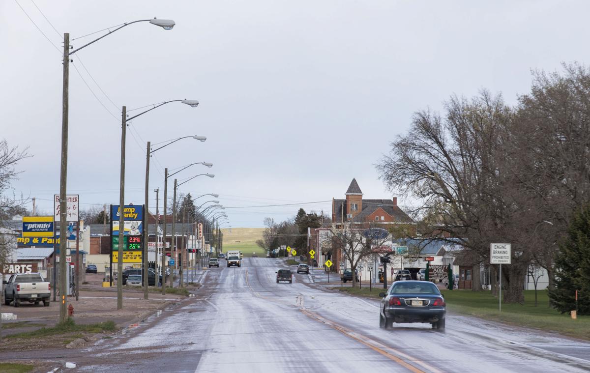 Counselors descend on nowdry Whiteclay, but find nobody to help