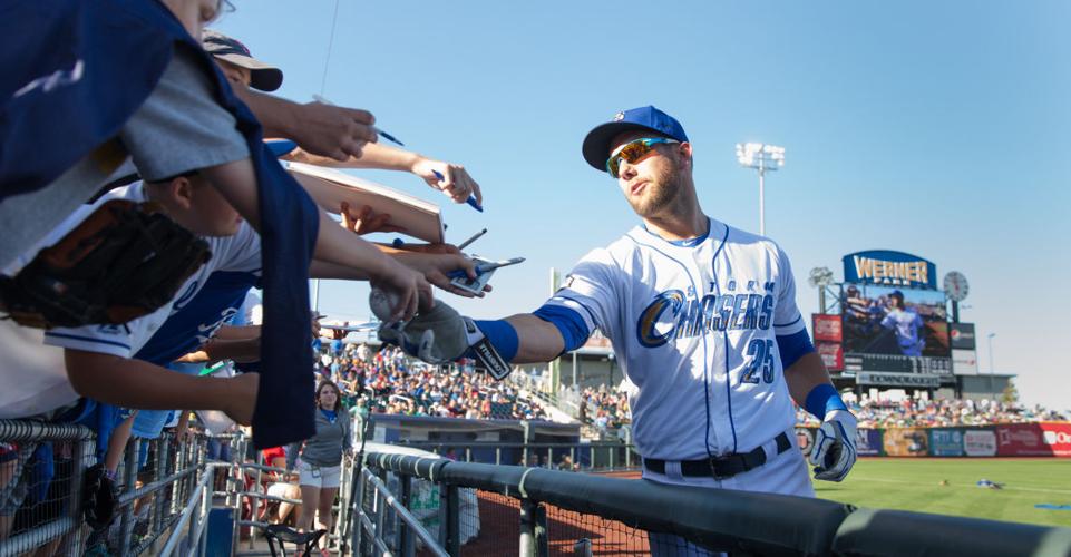 Sellout crowd sees ex-Huskers Alex Gordon, Joba Chamberlain sparkle in  Storm Chasers' victory