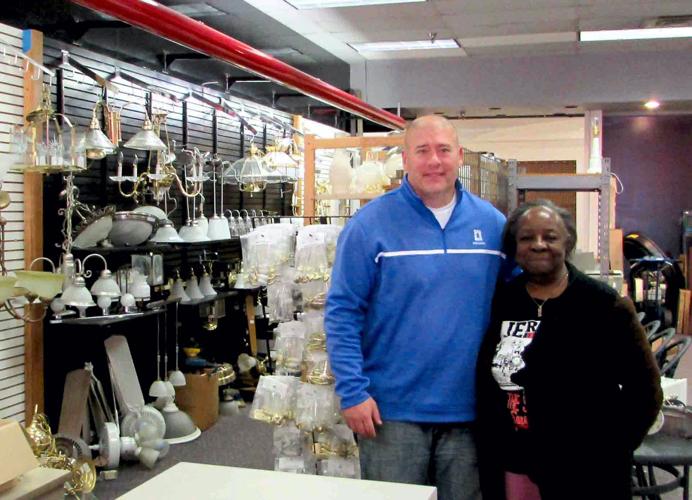 Bellevue West students partner with Habitat for Humanity store