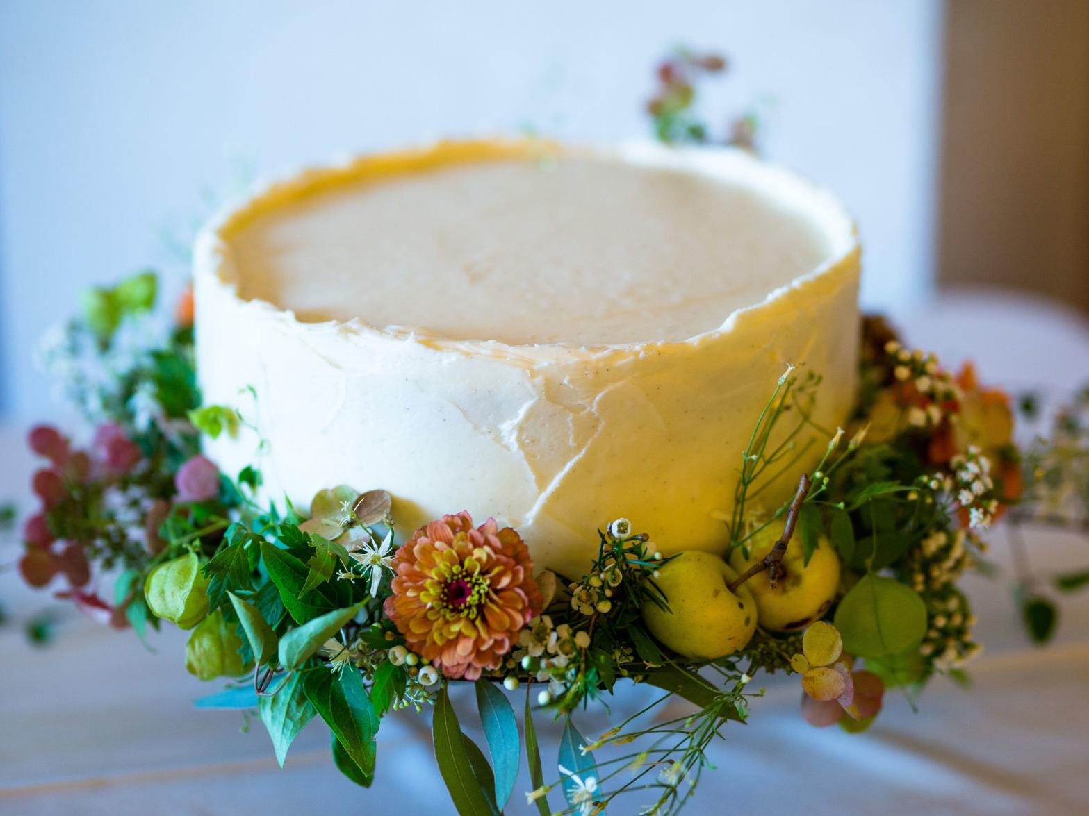 To Have To Hold And To Eat Our Editors Picks For Wedding Cakes Wedding Essentials Omaha Com