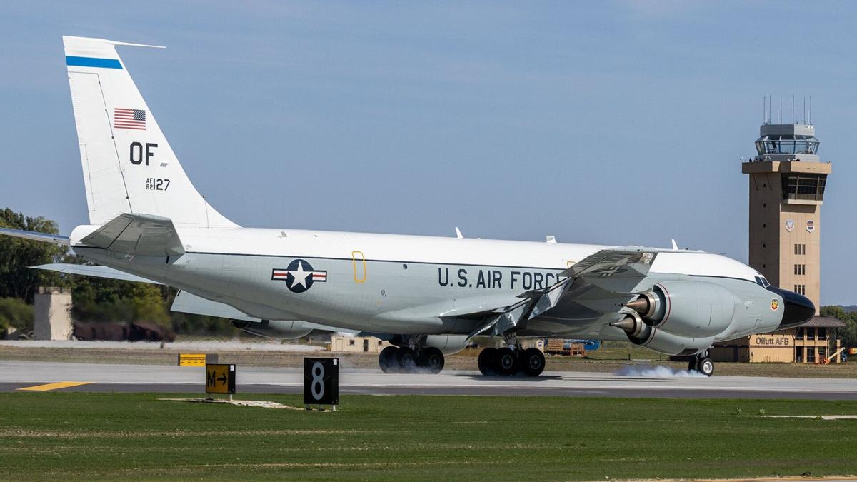 Patriots team plane at Offutt AFB? Not something you see every day :  r/AirForce