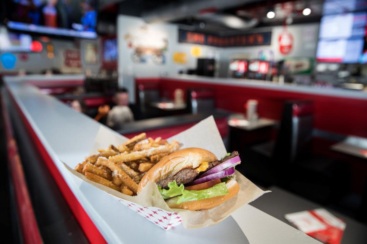 Dining Review Fast casual Smitty s Garage Revs The Taste Buds With Much Of Its Menu Plus dining-review-fast-casual-smitty-s-garage-revs-the-taste-buds-with-much-of-its-menu-plus
