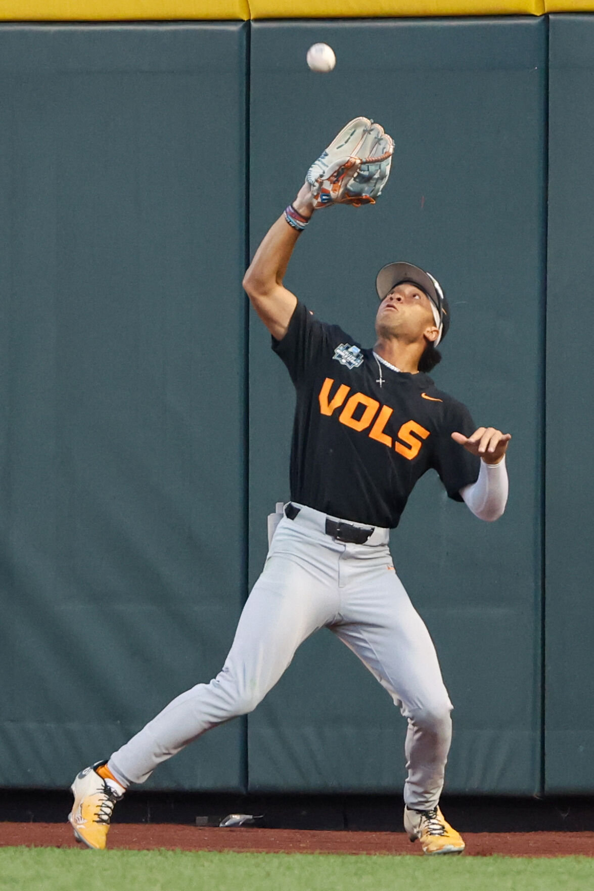 Stanford using bloodied jersey of injured teammate as constant symbol of  resilience at CWS