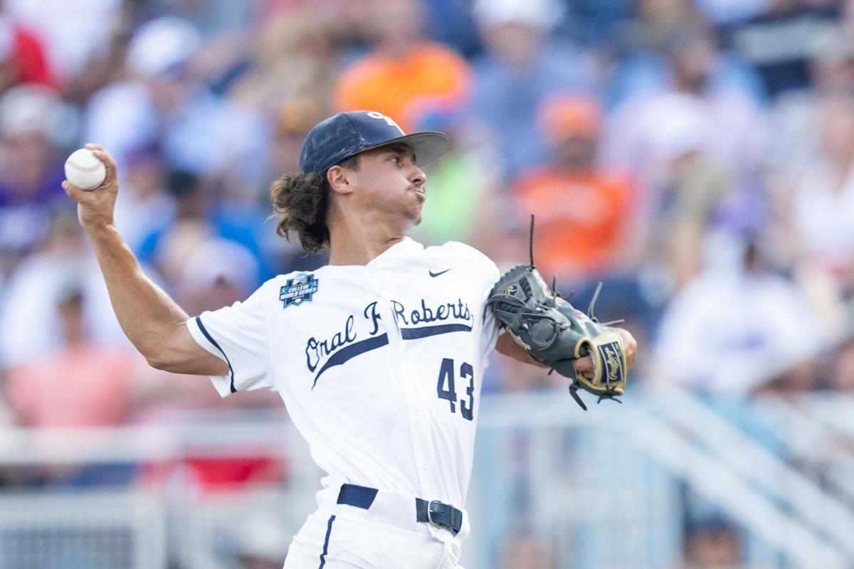 Gators avoid late-game disaster against Oral Roberts to advance in College  World Series - The Independent Florida Alligator