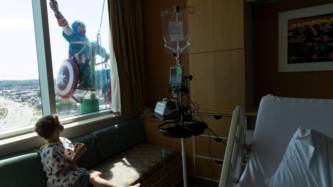 Superheroes Take Up Grime Fighting As Window Washers At Children S Hospital Medical Center Health Omaha Com
