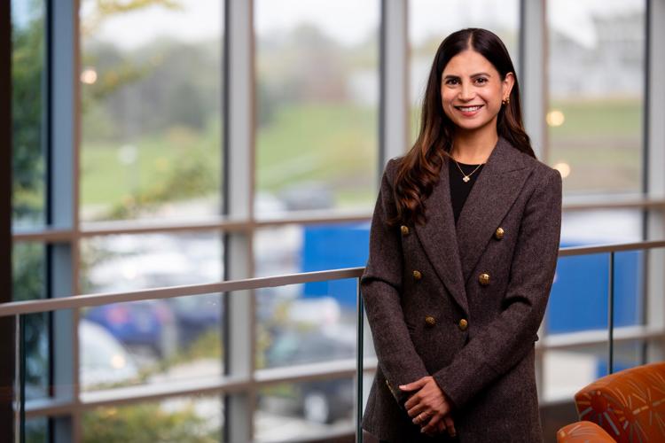 Dr. Guneet Van De Graaff