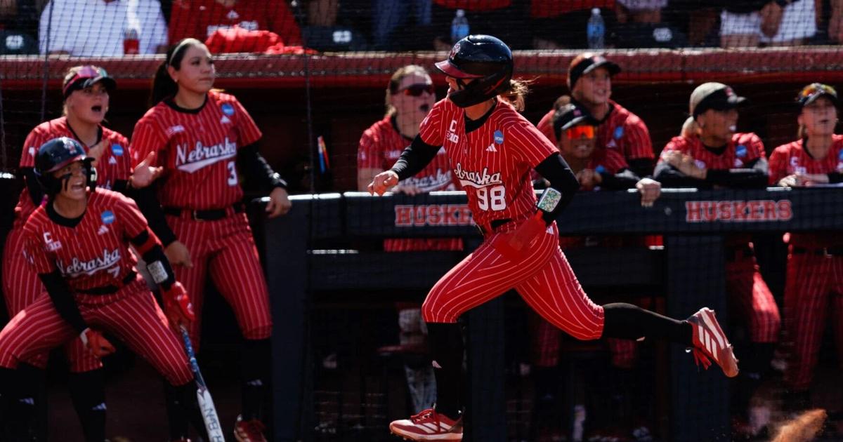 Nebraskas Softballmannschaft besiegt Oklahoma State, gewinnt die Super ...
