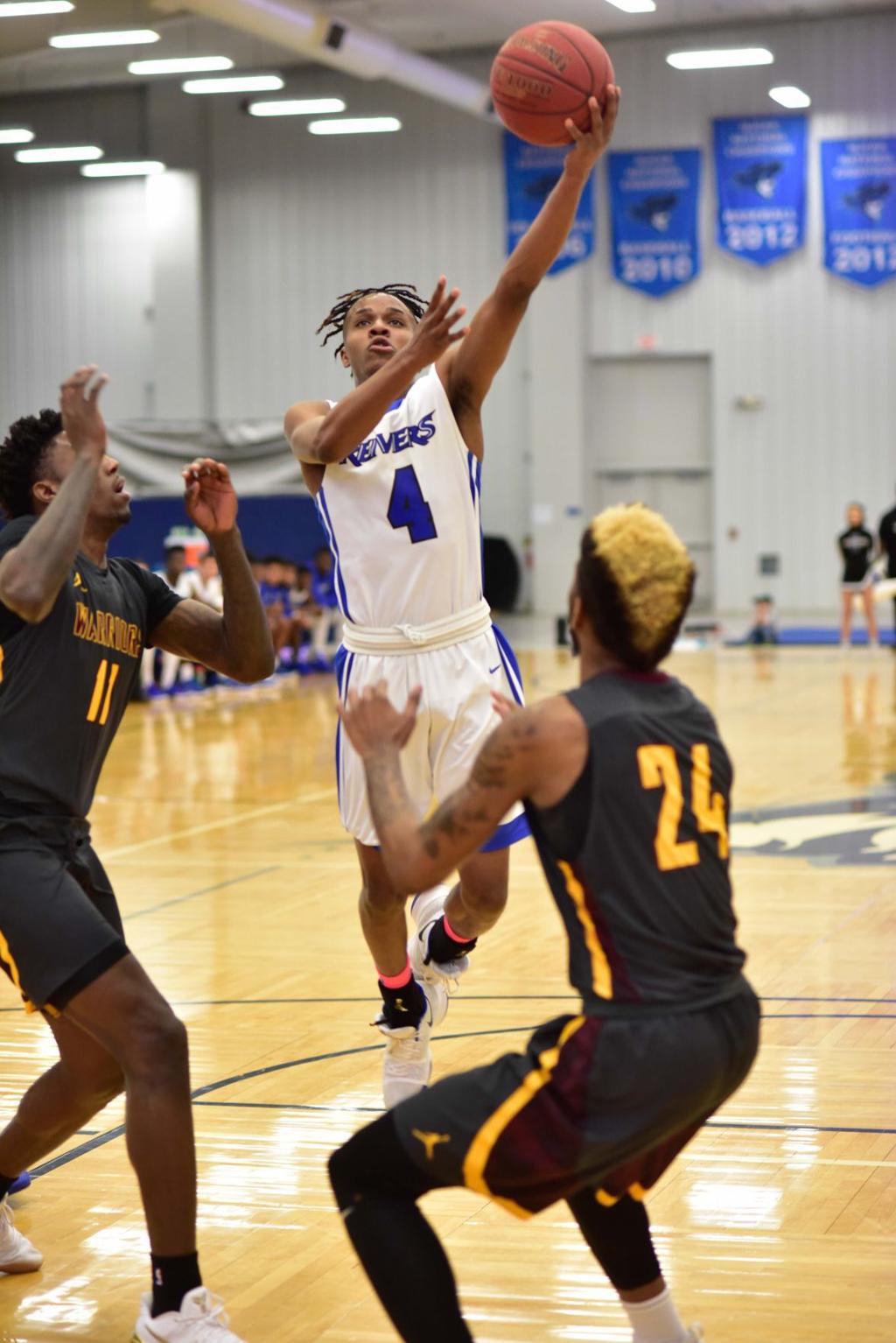 Indian Hills Basketball Completes Undefeated Regular Season With