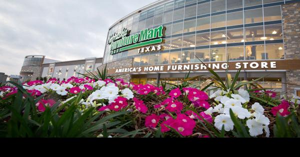 For Nebraska Furniture Mart, everything, including sales, is bigger in ...