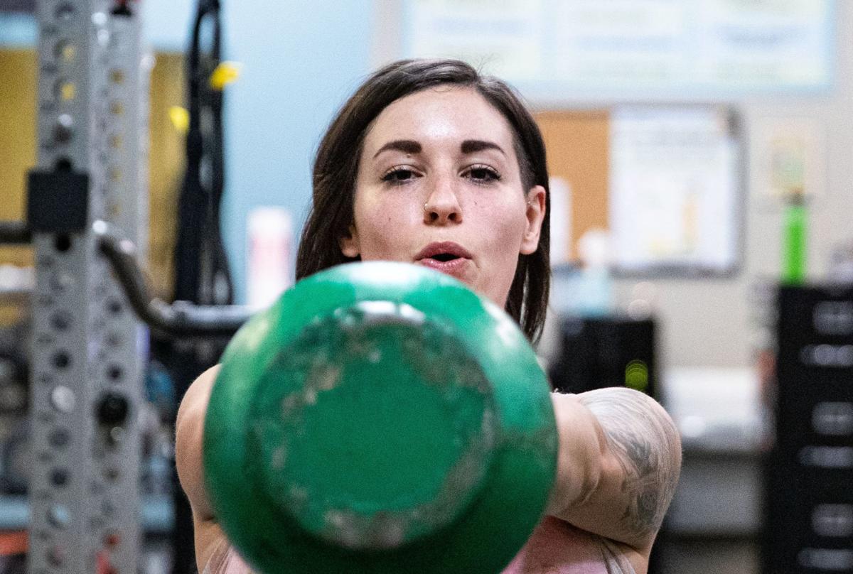 Omaha Woman Struggled With Proper Pushup Form At The Gym Now She S Lifting Heavy Weights Meet Me At The Gym Omaha Com