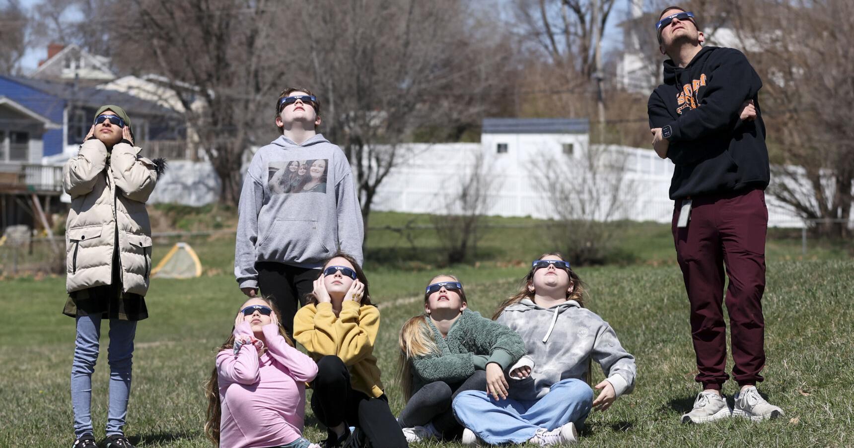 Omaha schools mark solar eclipse with activities, viewing - Vimarsana News