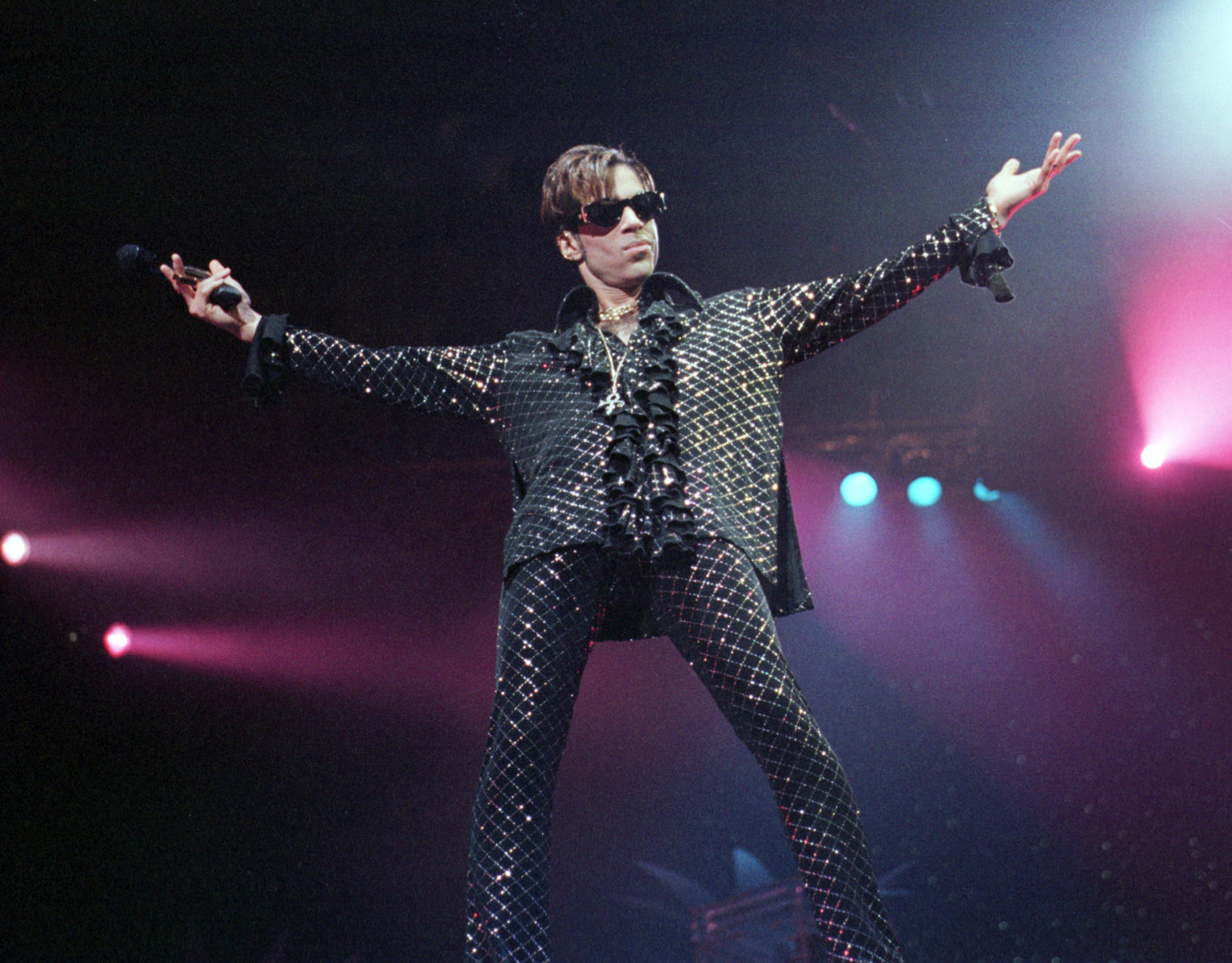 2001 concert review: Prince celebrates his career with thrilled 