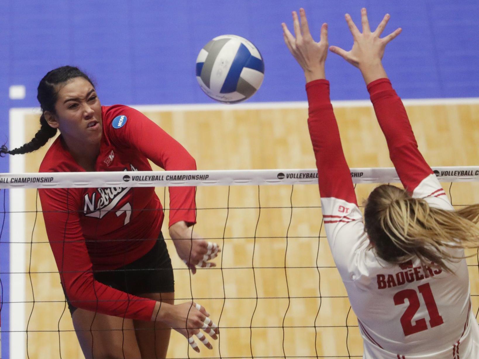 Nebraska Volleyball Is Swept By Wisconsin Ends Season In Ncaa Regional Final Volleyball Omaha Com