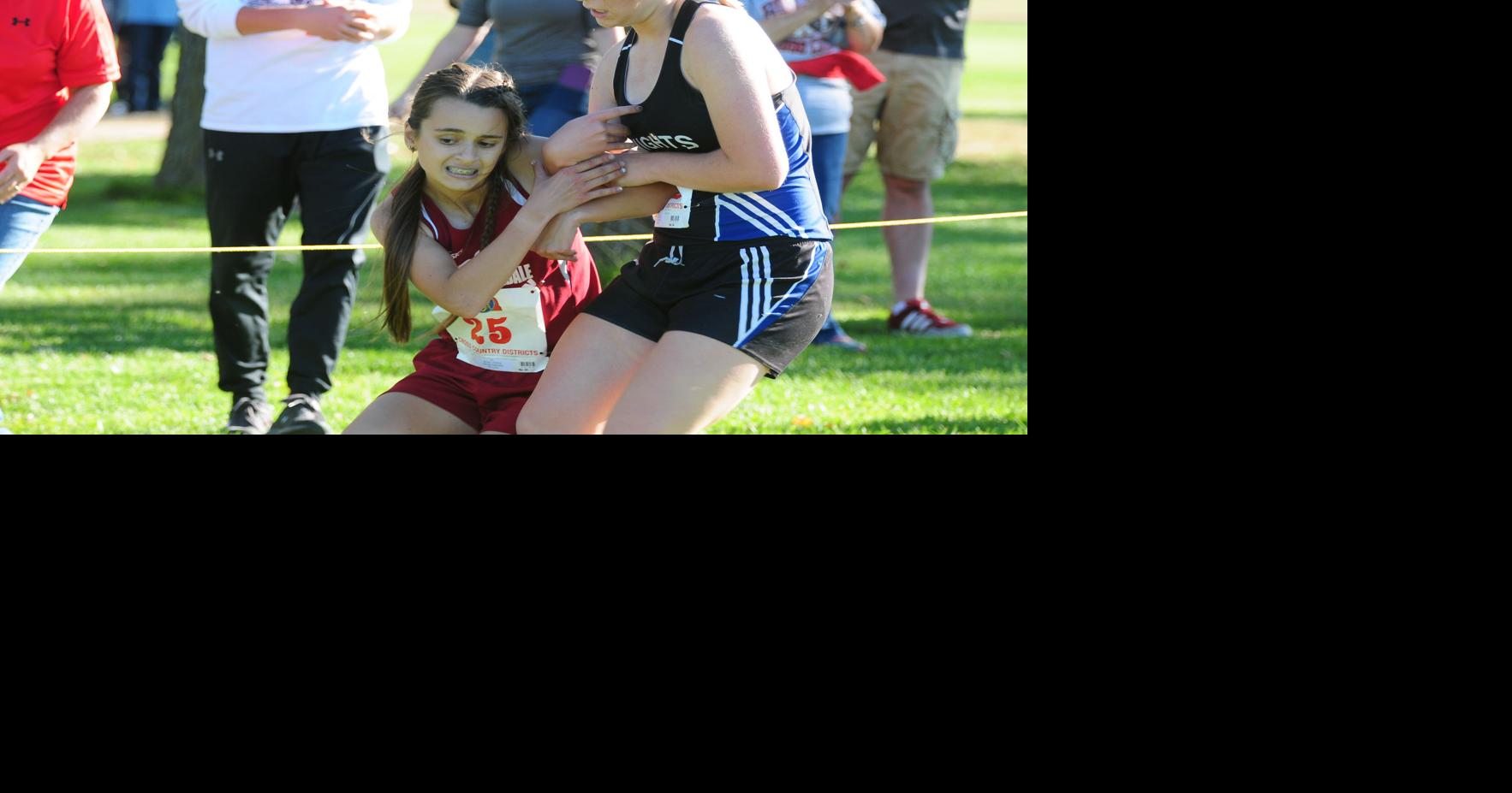 'We're going to finish': Runner helps fallen competitor cross finish ...