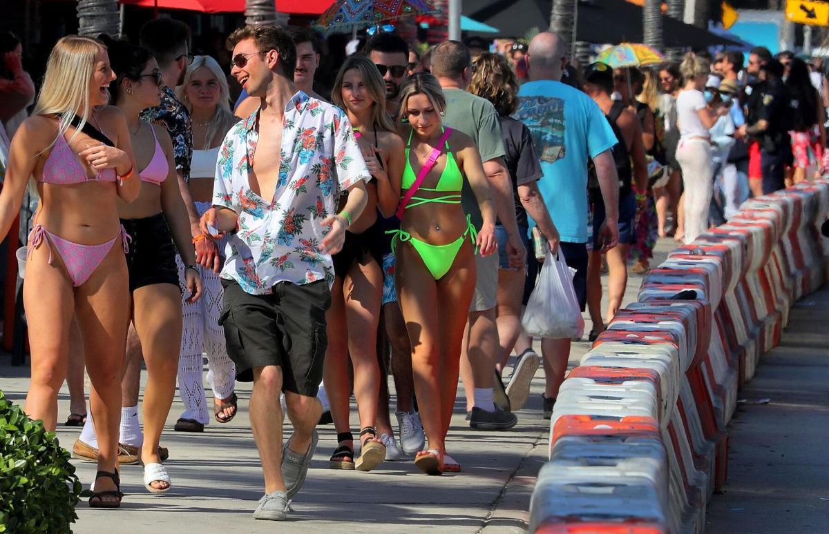 Afternoon partiers crowd into the sidewalk in Fort Lauderdale, Florida, on March 4, 2021, as spring break is starting to ramp up on area beaches and bars.