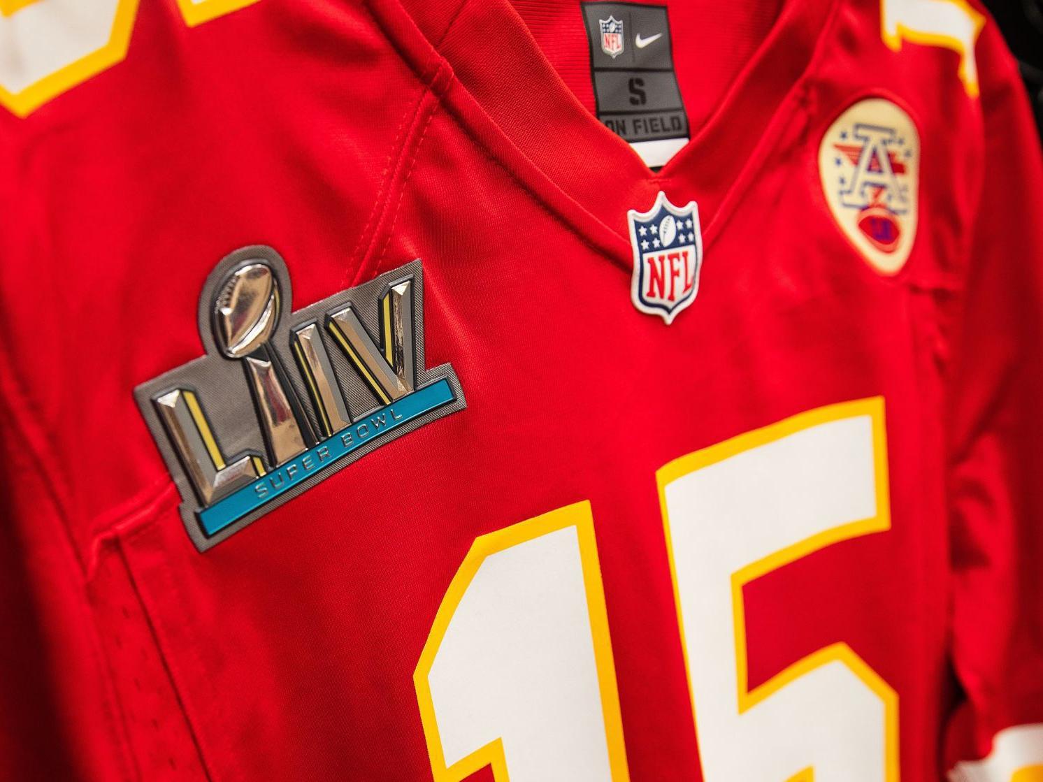 Chiefs Hater Checks Out Omaha Store S Super Bowl Gear Cries Local Sports Omaha Com