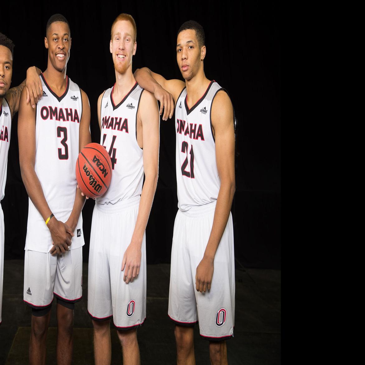 Finding Right Mix With Four Starters Gone Uno Men S Basketball Team Plugging In Several Veterans With Newcomers Uno Omaha Com