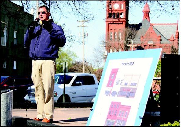 Party marks kickoff to Red Oak's redo of downtown storefronts