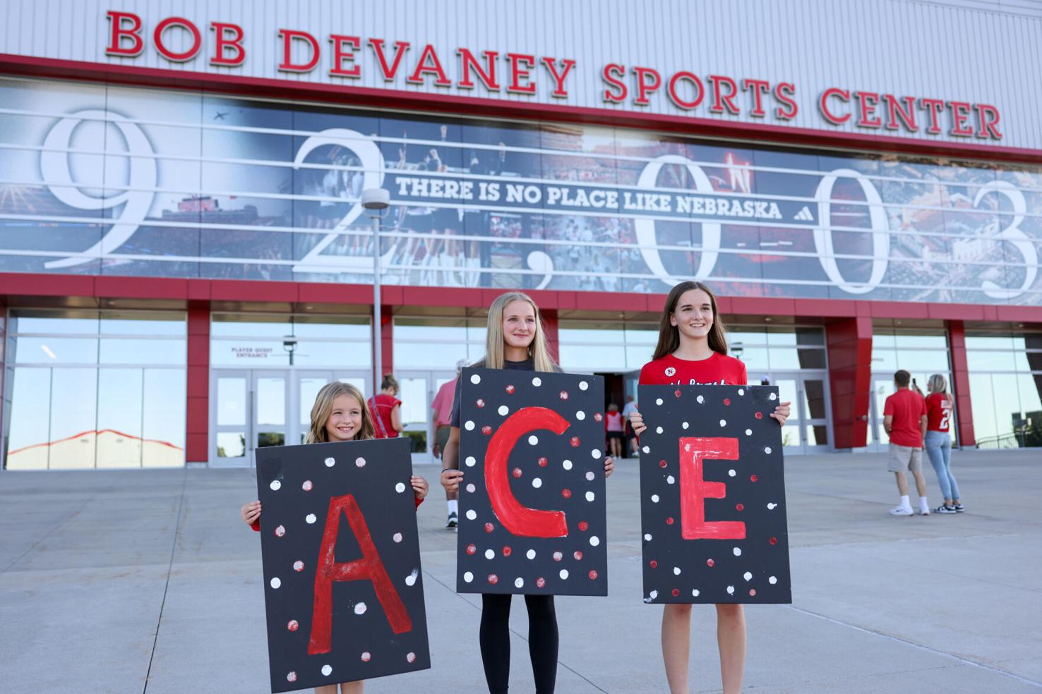 Nebraska volleyball sweeps USC; Ally Batenhorst receives warm