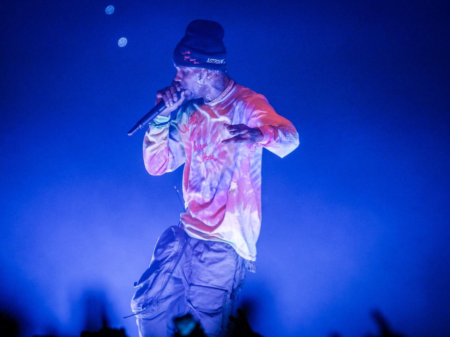 Review Travis Scott Brings Roller Coaster Fire And Lasers To Omaha Show Takes Fans On Wild Ride Music Omaha Com