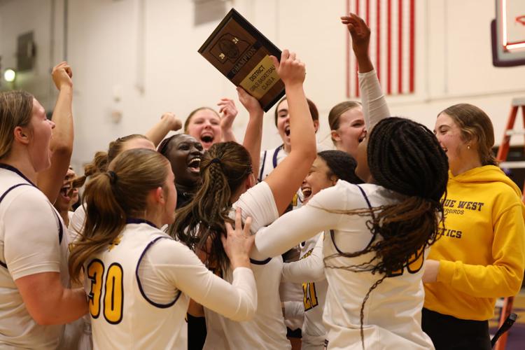 TBirds celebrate.JPG