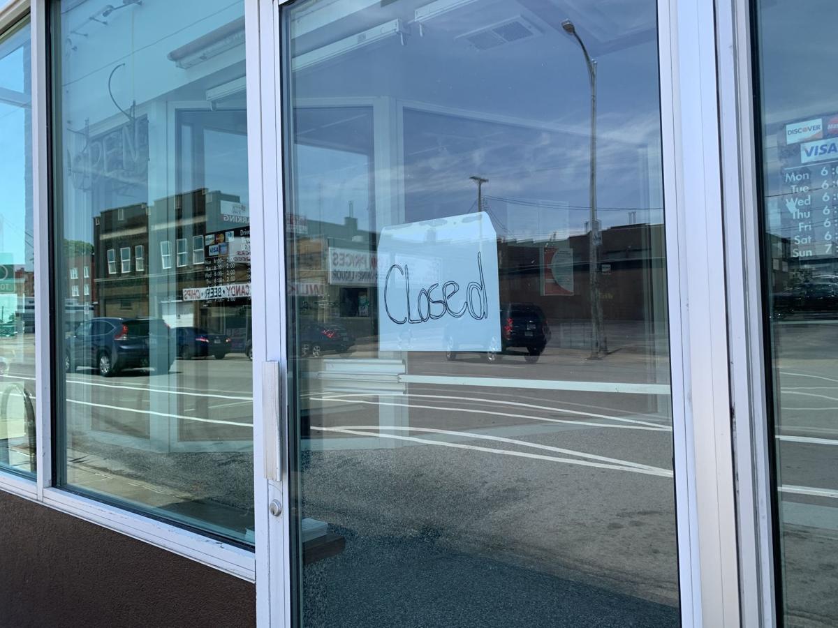 11-Worth closed sign
