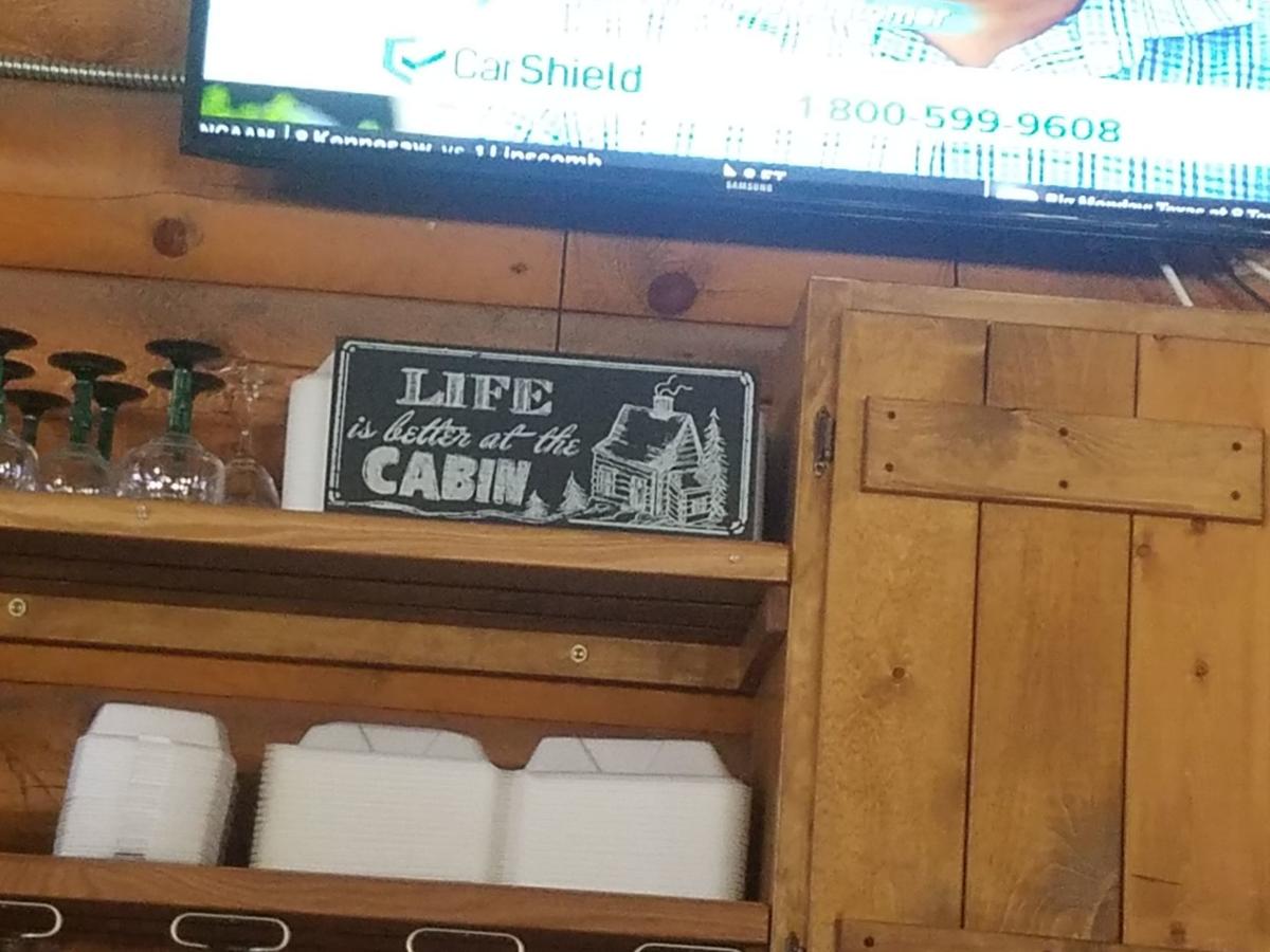 Nightlife review: The Cabin Bar & Grill serves up good ...