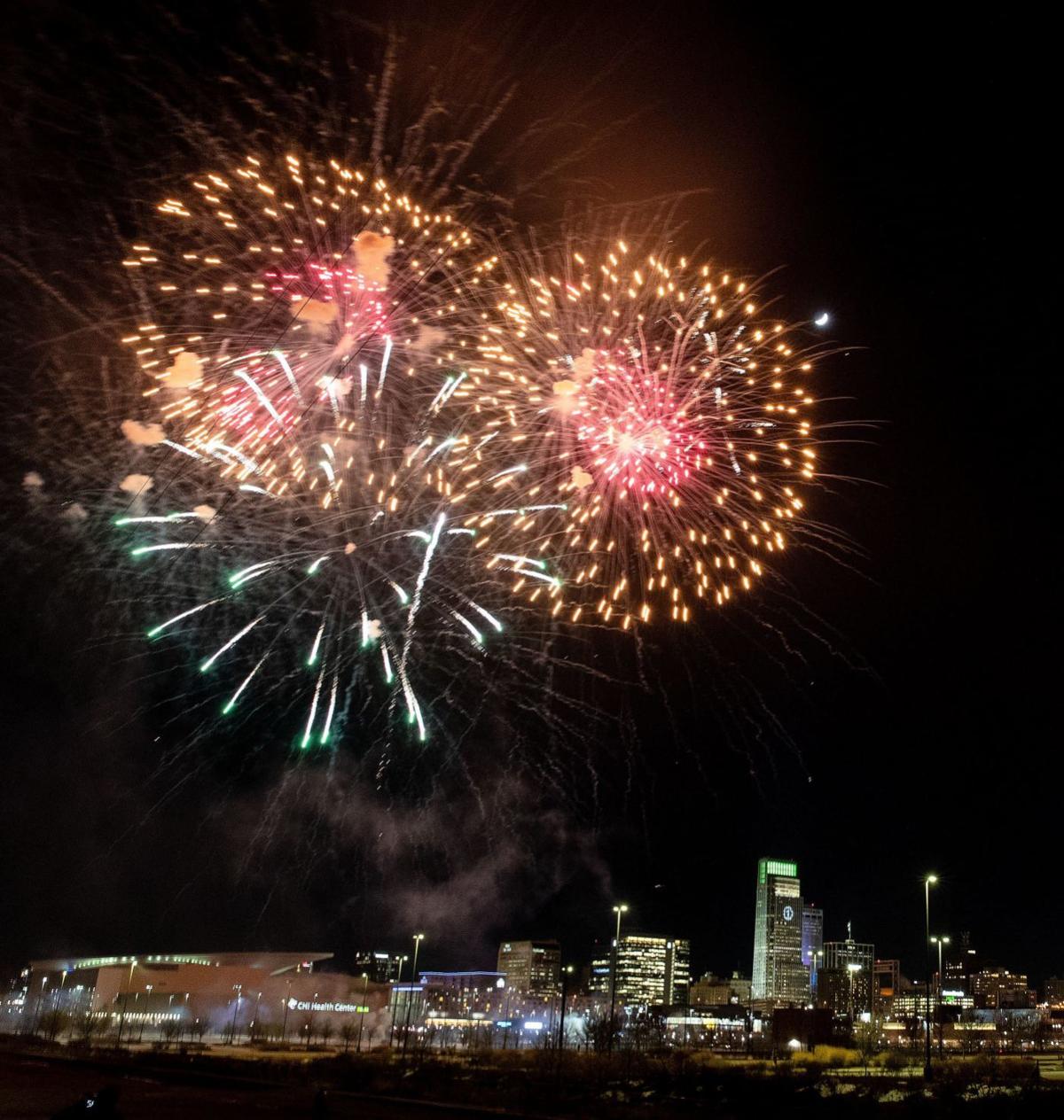New Years Eve Events Omaha Crisp Clear Night On Tap For Omaha S New Year S Eve Fireworks Local News Omaha Com