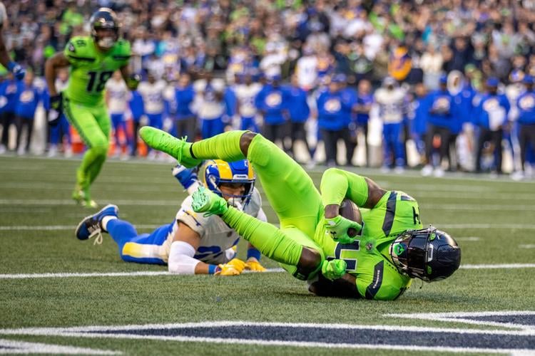 QB Russell Wilson injured in Seahawks' 26-17 loss to the Rams