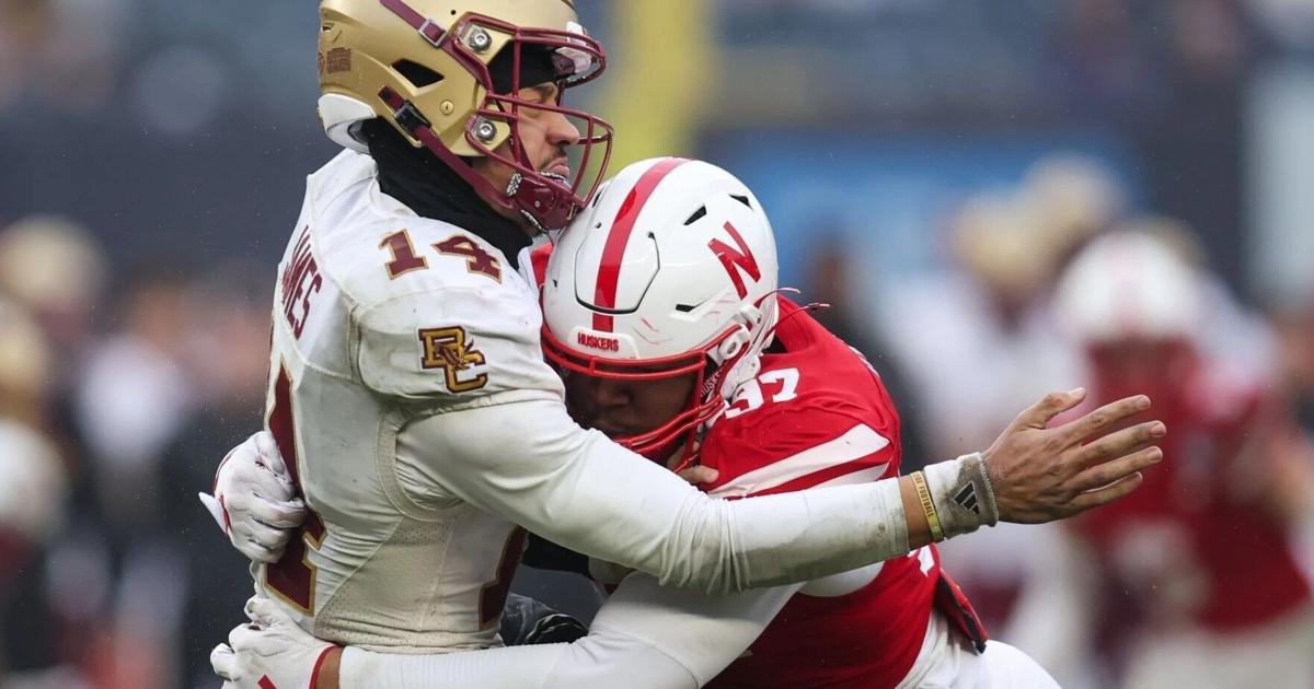 Nebraskas startender Defensive Lineman Keona Davis wechselt ins ...
