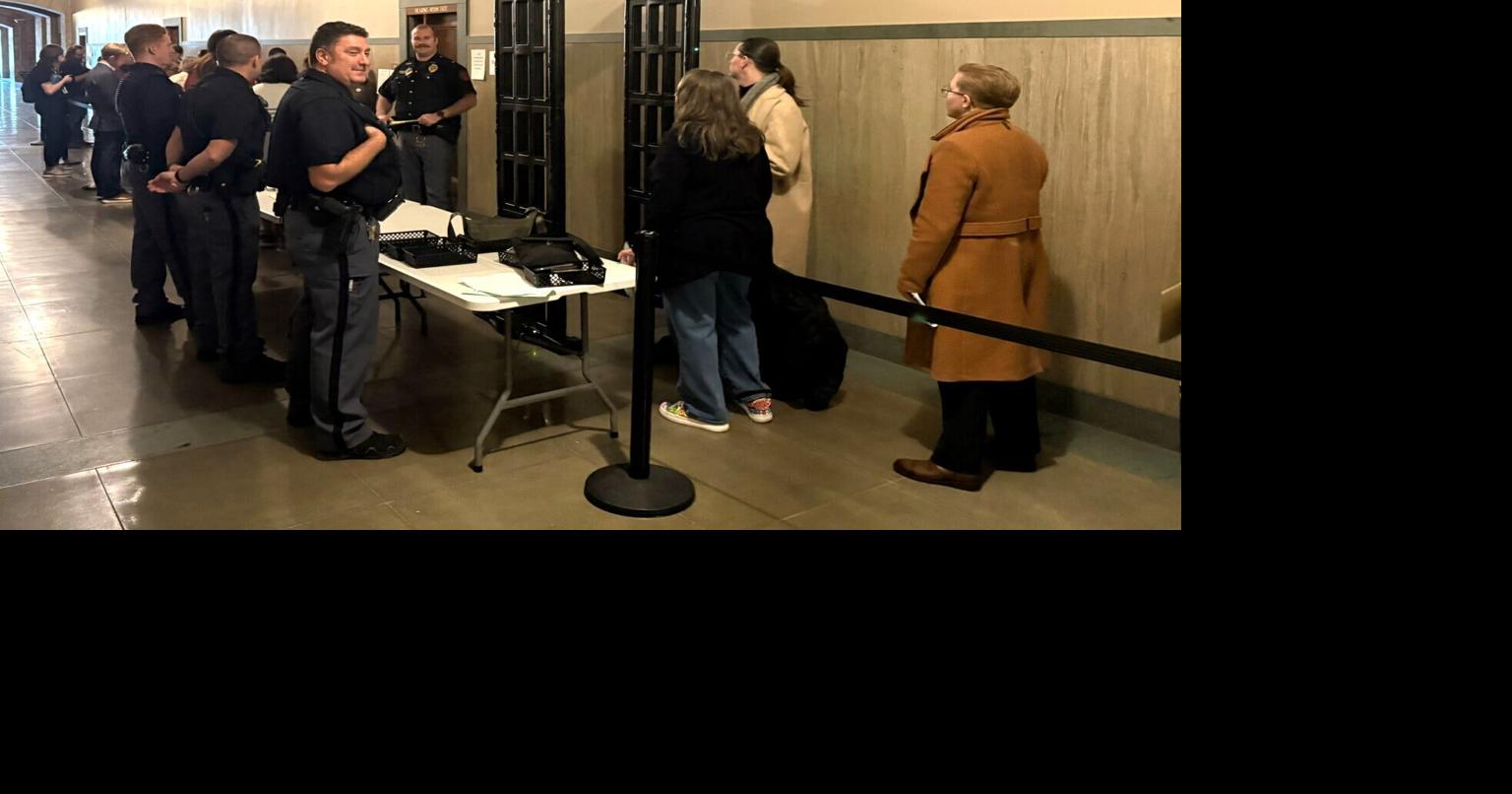 Nebraska lawmakers weigh risks, benefits of Capitol gun, weapons ban