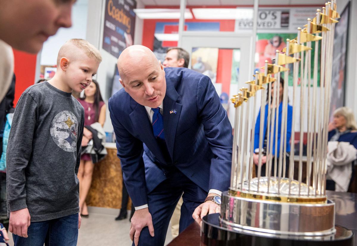 Hundreds wait in line to see Cubs World Series trophy