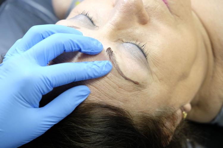 Eyebrows in a flash