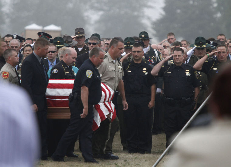 2,000 at funeral for slain Rockwell City police officer