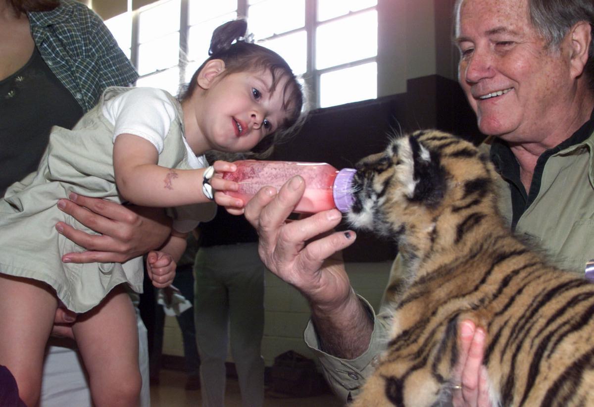 Jim Fowler Longtime Host Of Mutual Of Omaha S Wild Kingdom